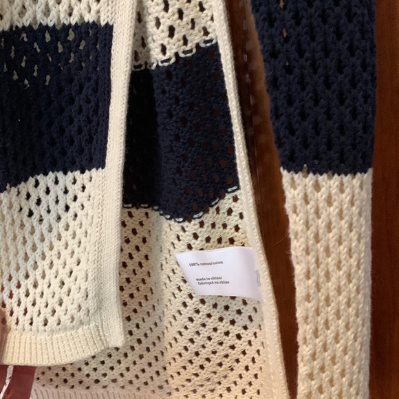 NWT Pam & Gela open weave hi low side slit cream/navy sweater - Picture 4 of 4